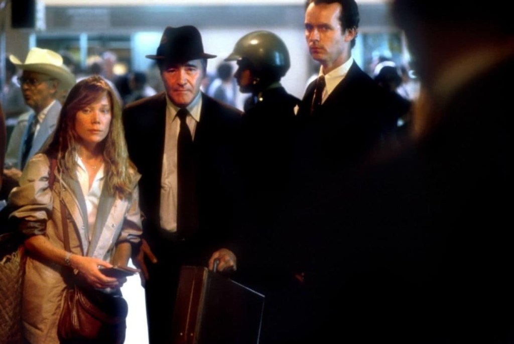 Three people in a crowded area–maybe an airport or bus station–and none of them look happy. Sissy Spacek looks amazing, her face looks fuller than I've ever seen. Jack Lemmon and the younger tall guy are dressed nicely but not fancily in dark suits.